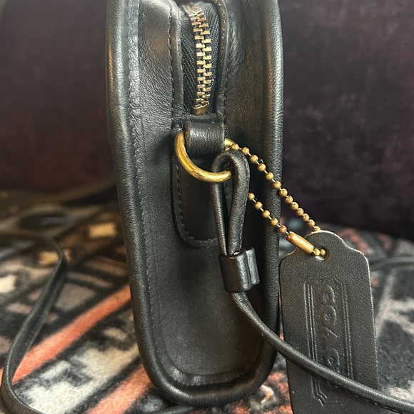 COACH Vintage Abbie Crossbody
Shoulder Bag 9017 - Picture 4 of 9